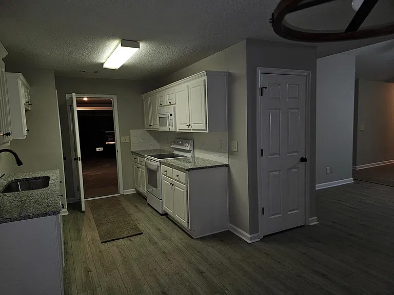 1651 White Oak Dr — Photo 7