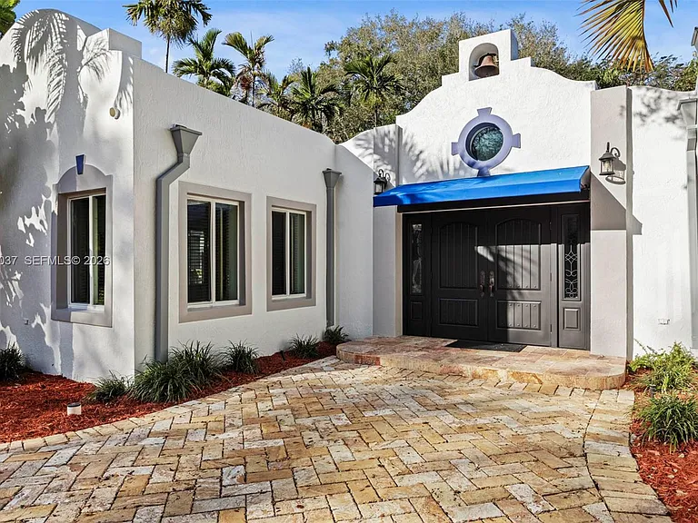 7975 Sunset Dr — Photo 6