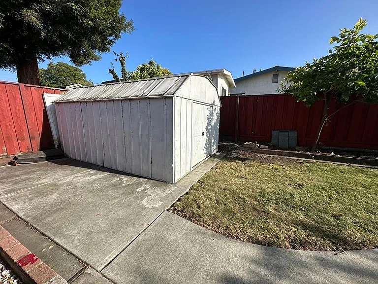 656 E Duane Ave — Photo 9