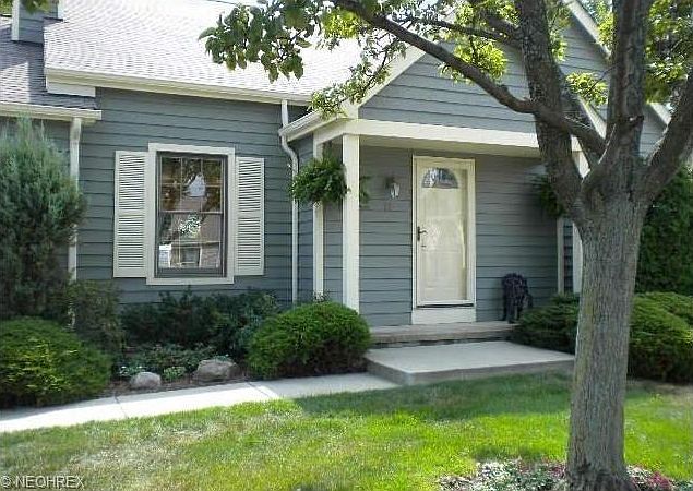 1st image of 17 Pond Dr #17
