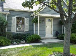 17 Pond Dr #17, Rocky River, OH 44116