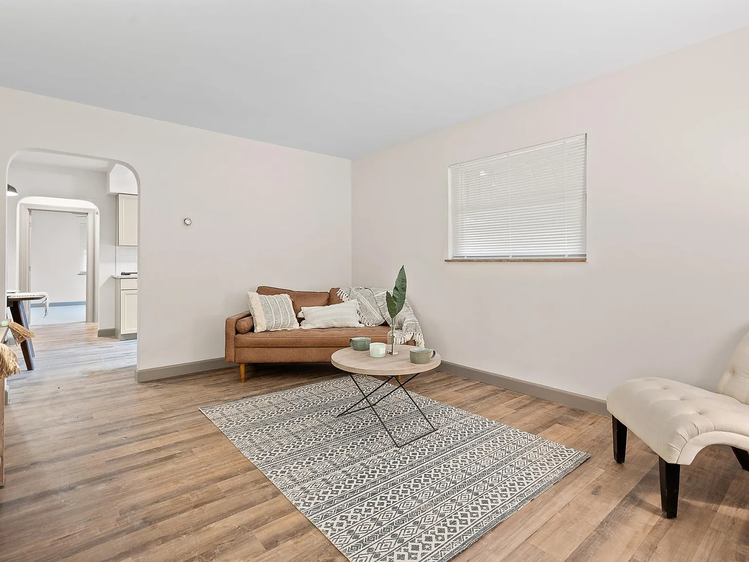 1 bed, 726 sqft, $1,200 — Photo 3