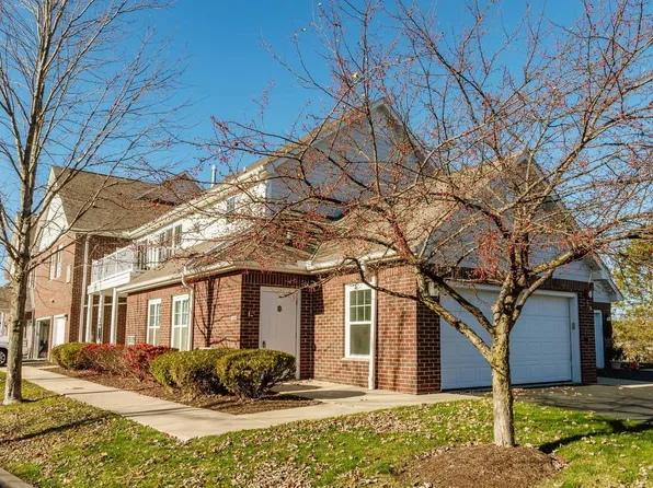 12248 West Virginia CIRCLE #8, Franklin, WI 53132