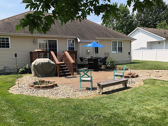 3rd image of 323 E Donnewald St