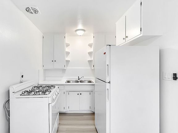 4th image of 836 W Century Blvd #838-1/2