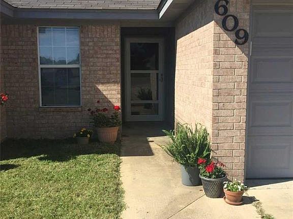 2nd image of 609 Jorgette Dr
