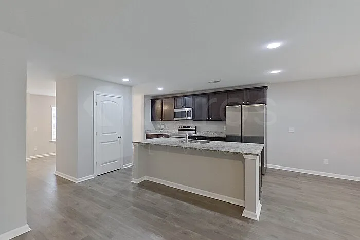 5 bed, 3.0 bath, 2455 sqft, $2,545 — Photo 4