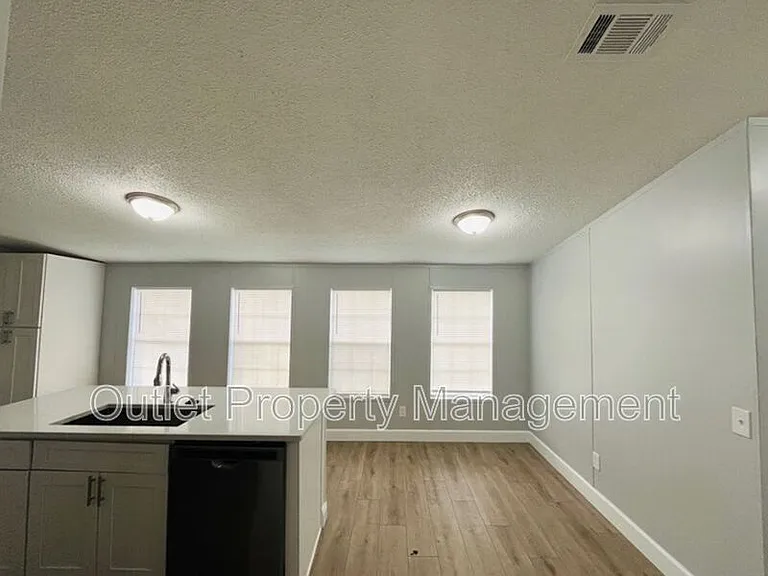 15710 Bermuda St — Photo 8