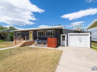 1004 E St, Edgemont, SD 57735
