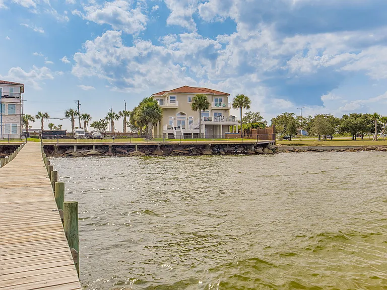 20 Baybridge Dr — Photo 28