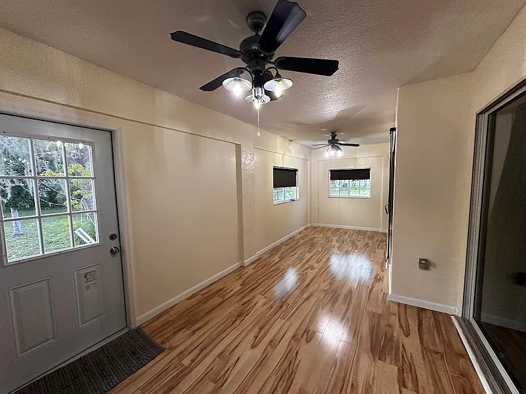 1465 Dewitt St — Photo 22
