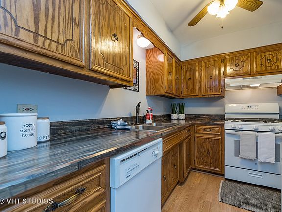 4th image of 4827 W 109th St APT 102