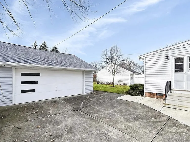 Pleasant Hill Dr — Photo 27