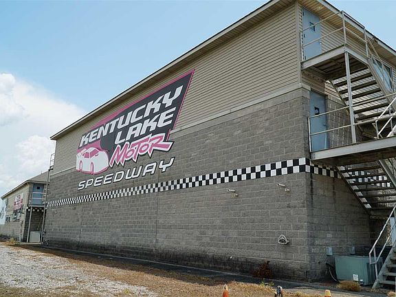 3rd image of 957 Truck Plaza Ln