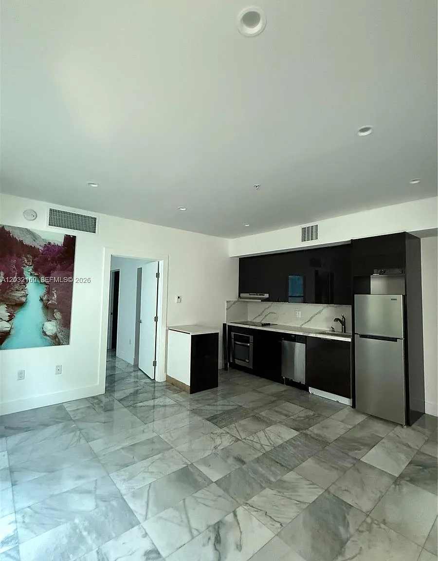 1560 Drexel Ave — Photo 3