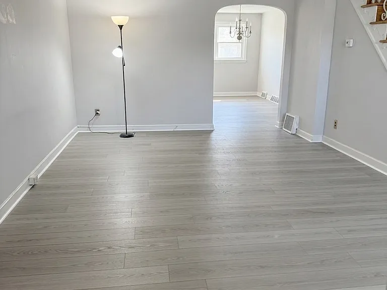 2206 Knorr St — Photo 2