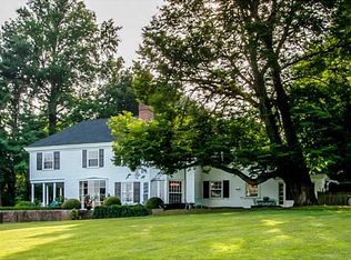 90 Willett Rd, Saunderstown, RI 02874