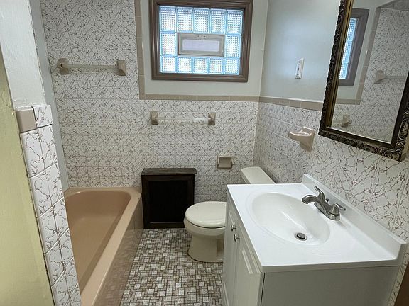 4th image of 212 Ideal St