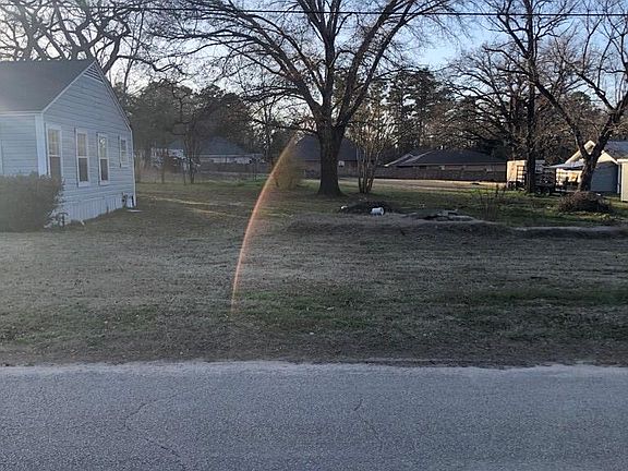 5th image of 10821 Stuart St