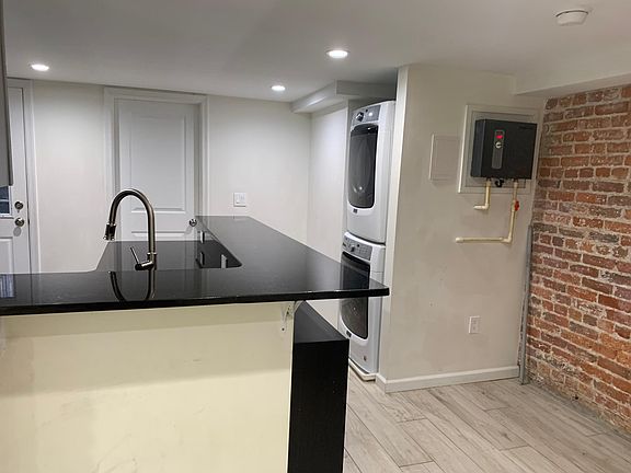 kitchen with washer/dryer