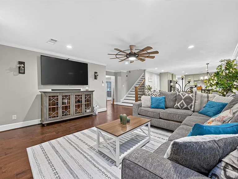 746 Stone Mountain Dr — Photo 14