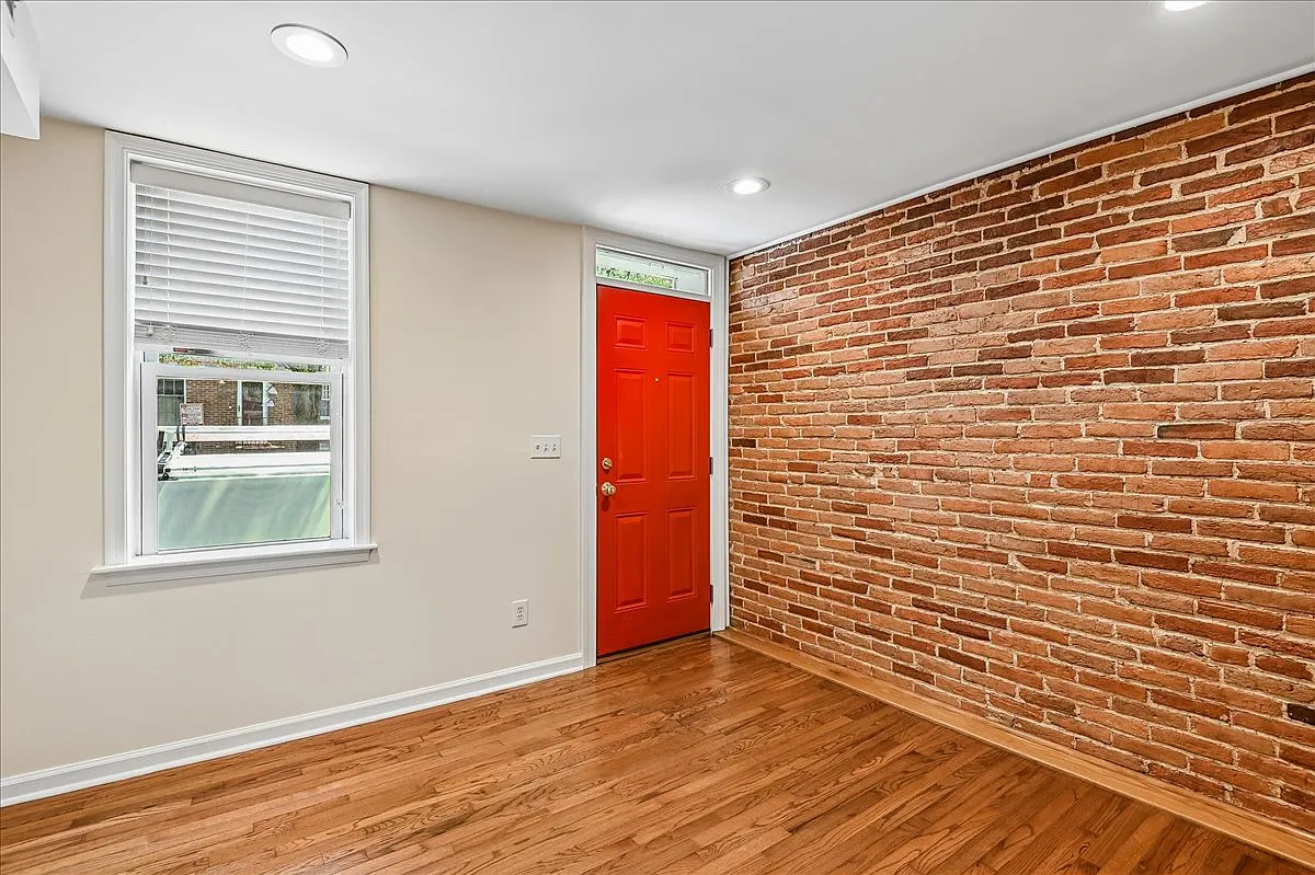 3 bed, 1.5 bath, 1088 sqft, $2,450 — Photo 4