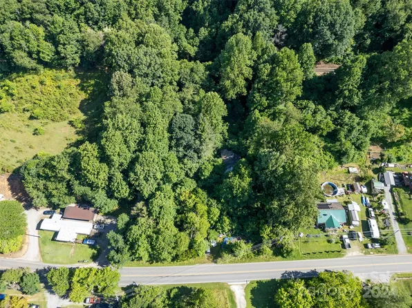 819 Old Balsam Rd, Waynesville, NC 28786