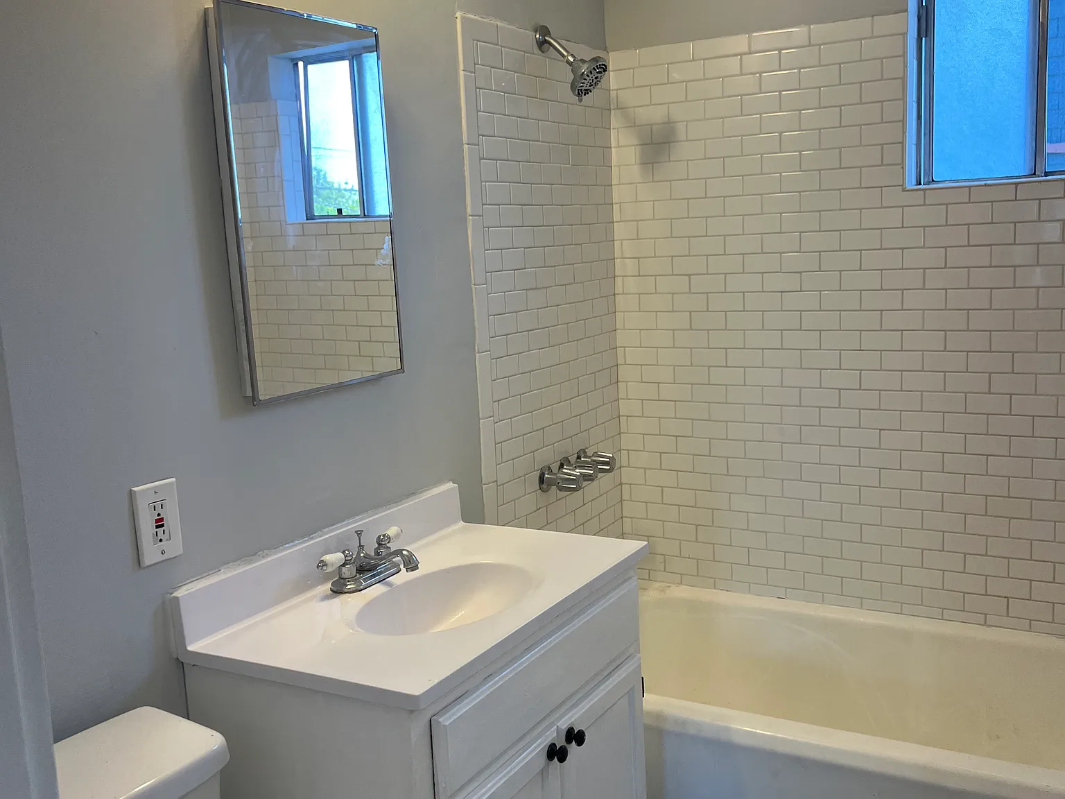 3 bed, 900 sqft, $2,900 — Photo 3