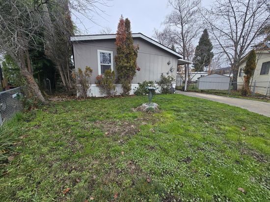 522 Meadow Ln, Eagle Pt, OR 97524
