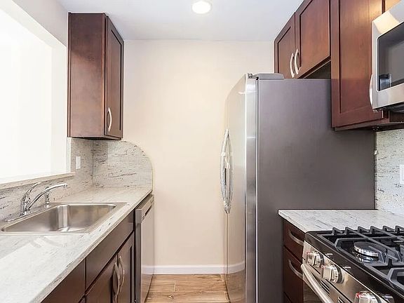 5th image of 69 Douglass St #2
