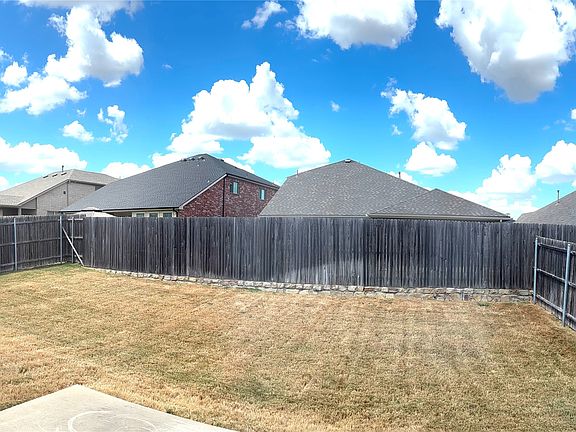 5th image of 2914 Rosemount Ln