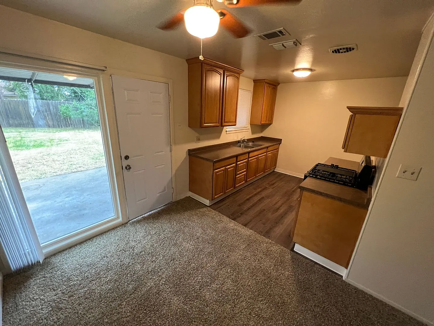Updated 3 Bedroom with Large Yard — Photo 2