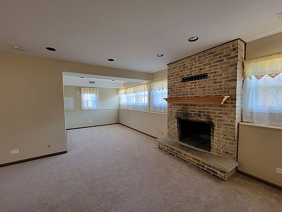 5th image of 2108 Oakdale Cir