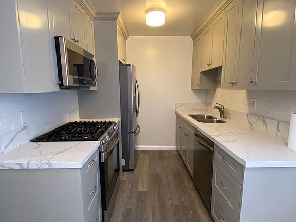 5th image of 9727 Winter Gardens Blvd Unit 88