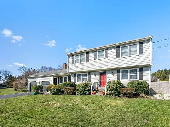 41 Wampanoag Dr, Portsmouth, RI 02871