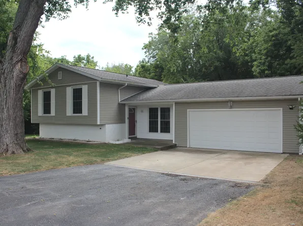 3457 Nancy Ln, Clinton, IL 61727