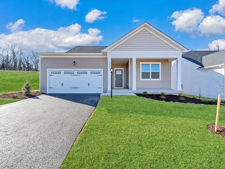 7401 Kings Pointe Dr — Photo 1
