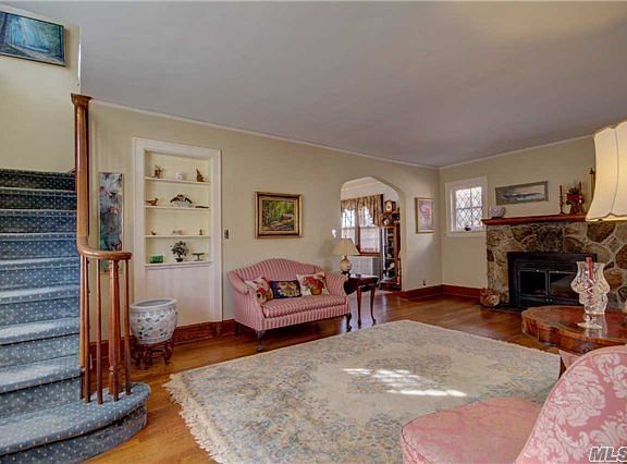 2nd image of 12 Hickory St