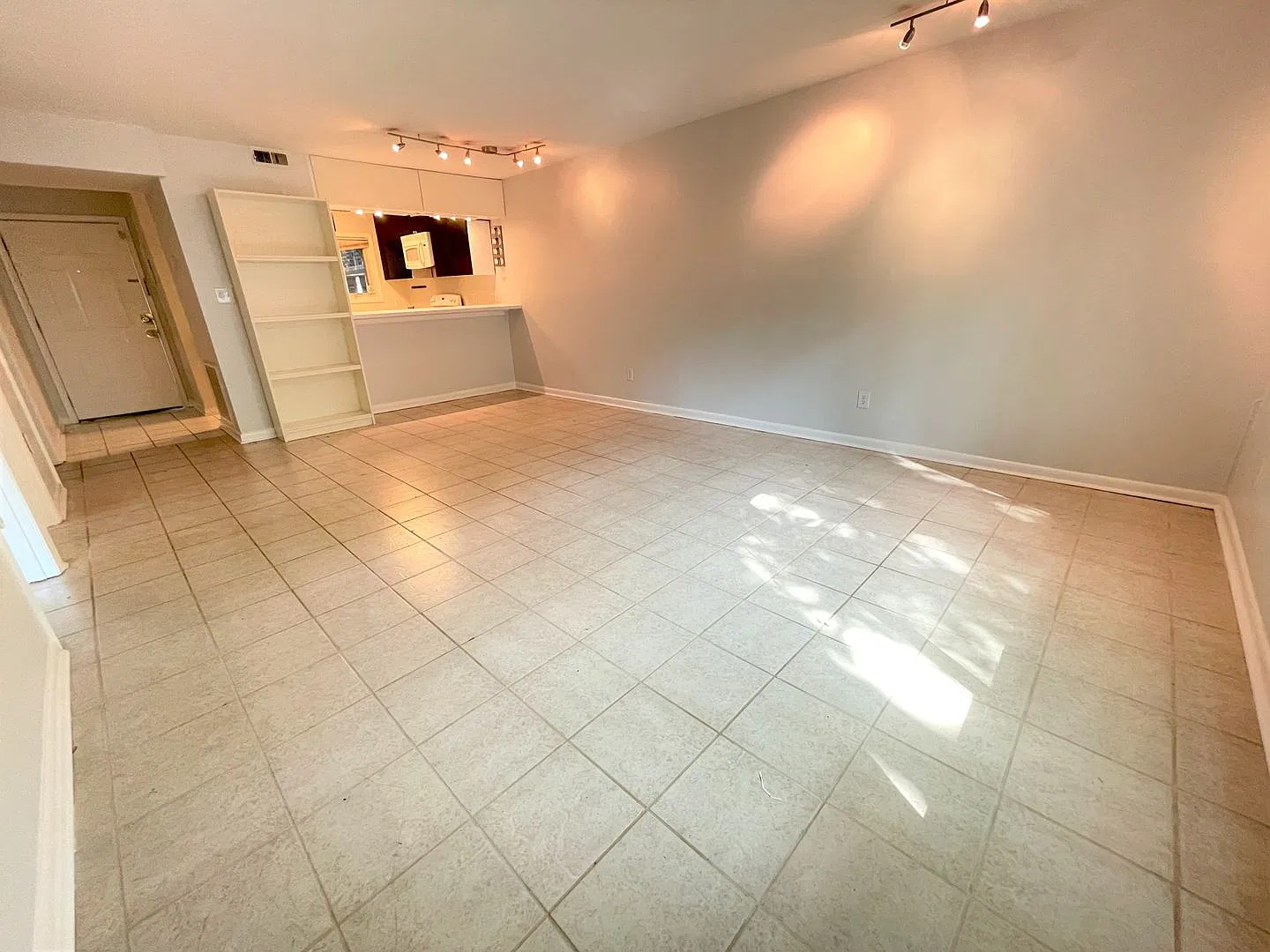 Sleek, Modern Two bedroom Chancellor Square available in August 2027! Walk to Campus! — Photo 3