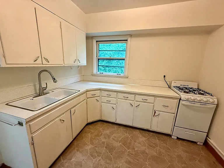 309 Garfield Ave — Photo 1
