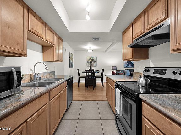 3rd image of 740 W ELM Street #129