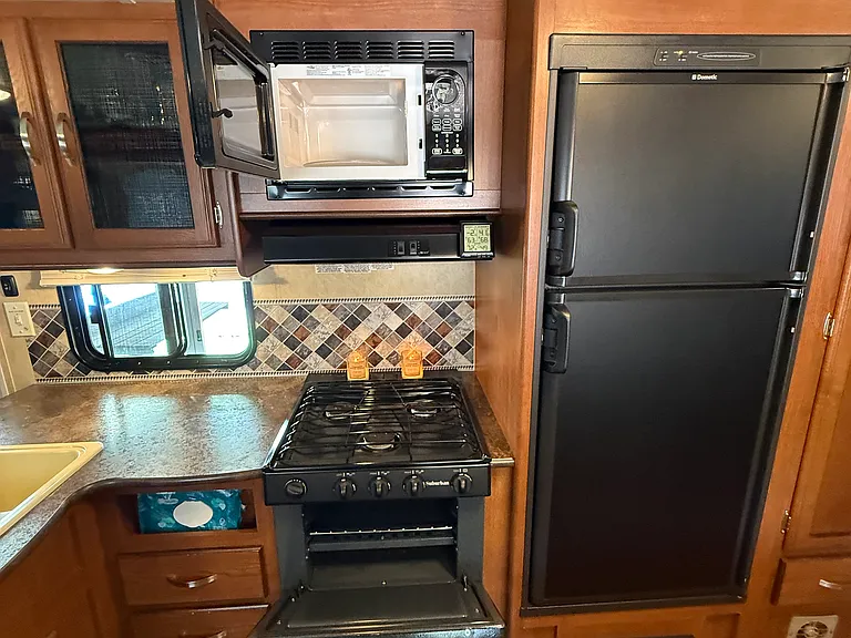 218 W Carson St — Photo 15
