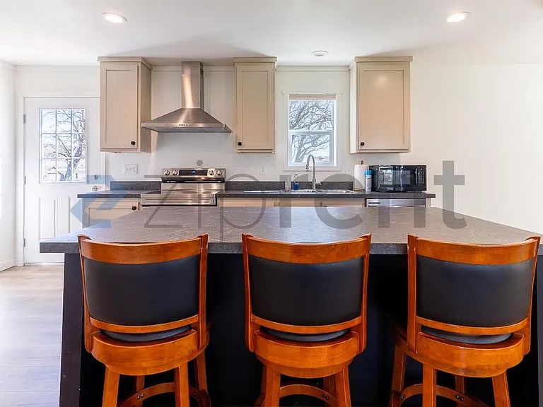 23143 Lowe Rd E — Photo 9