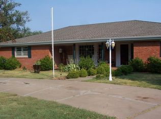 411 Maple Ave, Panhandle, TX 79068