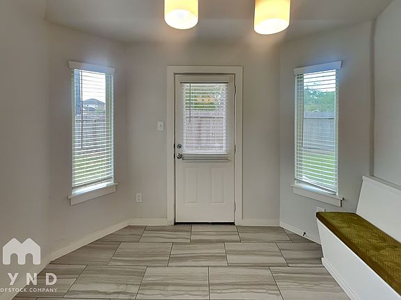 4th image of 6910 Spring Vale Dr