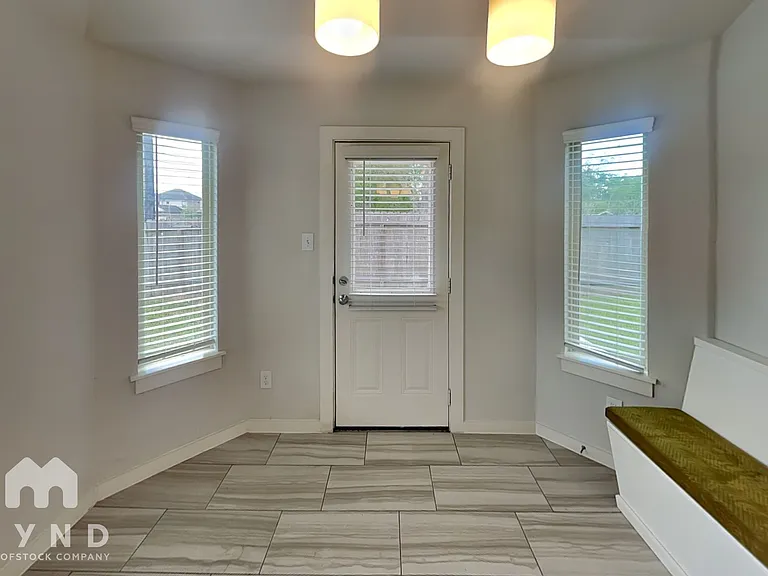 6910 Spring Vale Dr — Photo 5