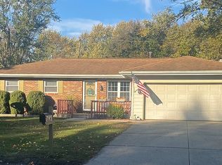 517 Woodland Dr, Chatham, IL