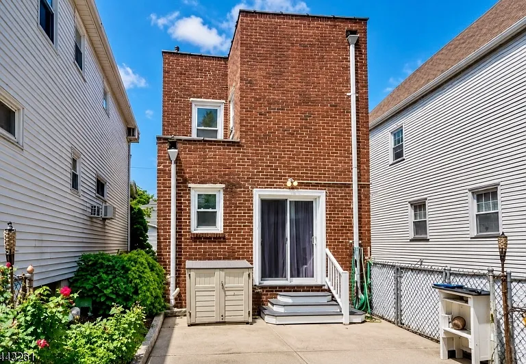116 Brighton Ave — Photo 1