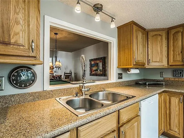 2 bed, 2.0 bath, 1784 sqft, $1,995 — Photo 3