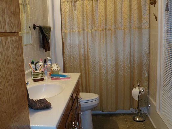5th image of 206 Grove St